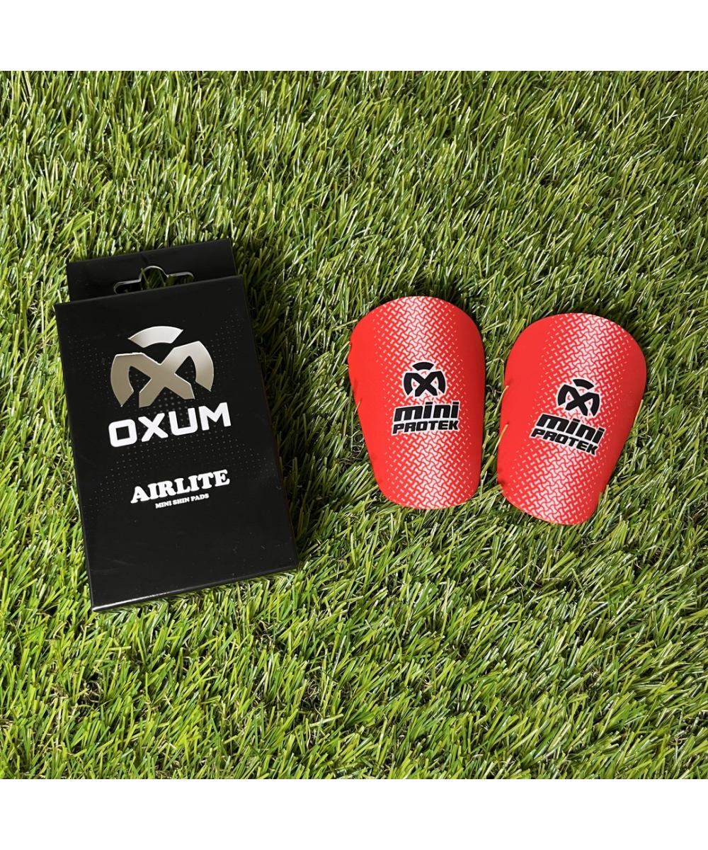 AIRLITE BASIC ESPINILLERAS DE FÚTBOL