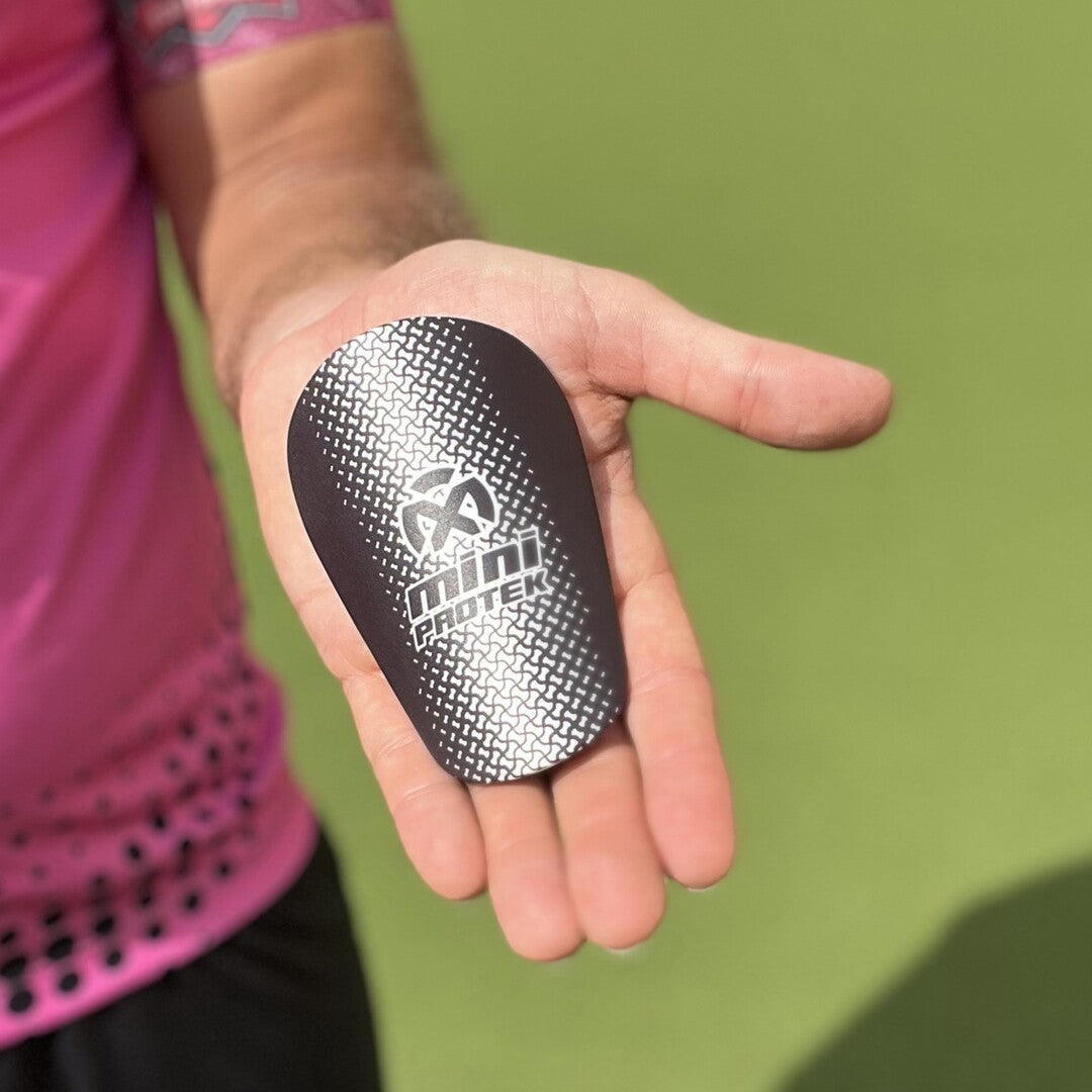 AIRLITE BASIC ESPINILLERAS DE FÚTBOL